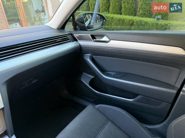 Черный Фольксваген Пассат, объемом двигателя 1.97 л и пробегом 236 тыс. км за 16500 $, фото 41 на Automoto.ua