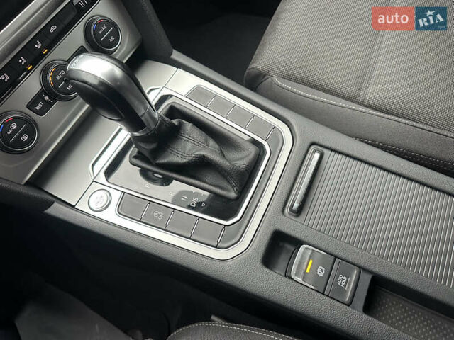 Фольксваген Пассат 2018 в Дубно на Automoto.ua Черный Фольксваген Пассат, объемом двигателя 2 л и пробегом 250 тыс. км за 16950 $, фото 59 на Automoto.ua