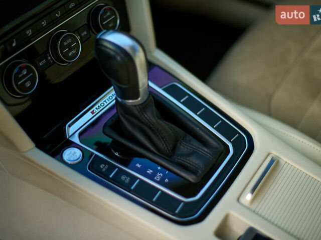 Чорний Фольксваген Пассат, об'ємом двигуна 2 л та пробігом 244 тис. км за 18500 $, фото 19 на Automoto.ua