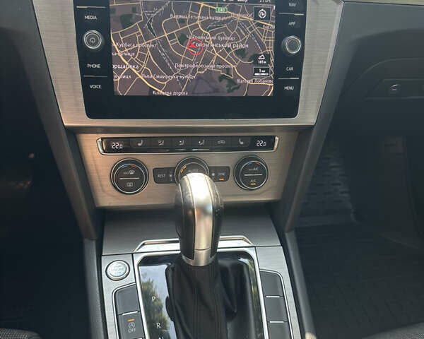 Фольксваген Пассат 2018 у Києві на Automoto.ua Чорний Фольксваген Пассат, об'ємом двигуна 1.97 л та пробігом 280 тис. км за 13900 $, фото 6 на Automoto.ua