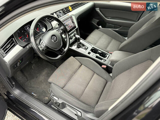 Черный Фольксваген Пассат, объемом двигателя 1.6 л и пробегом 253 тыс. км за 16259 $, фото 4 на Automoto.ua