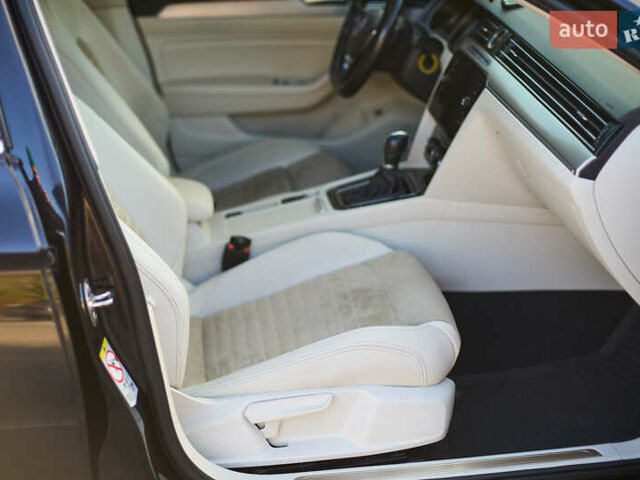 Чорний Фольксваген Пассат, об'ємом двигуна 2 л та пробігом 244 тис. км за 18500 $, фото 27 на Automoto.ua