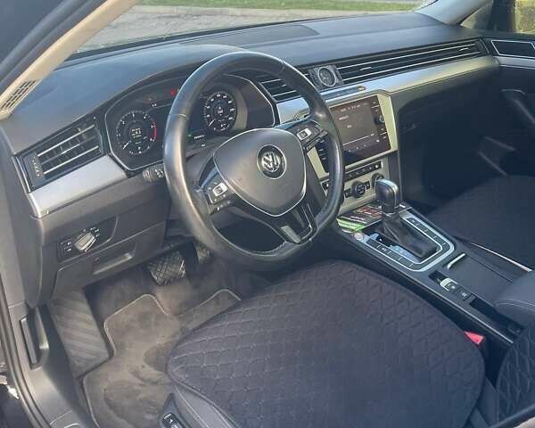 Черный Фольксваген Пассат, объемом двигателя 1.97 л и пробегом 245 тыс. км за 18800 $, фото 5 на Automoto.ua