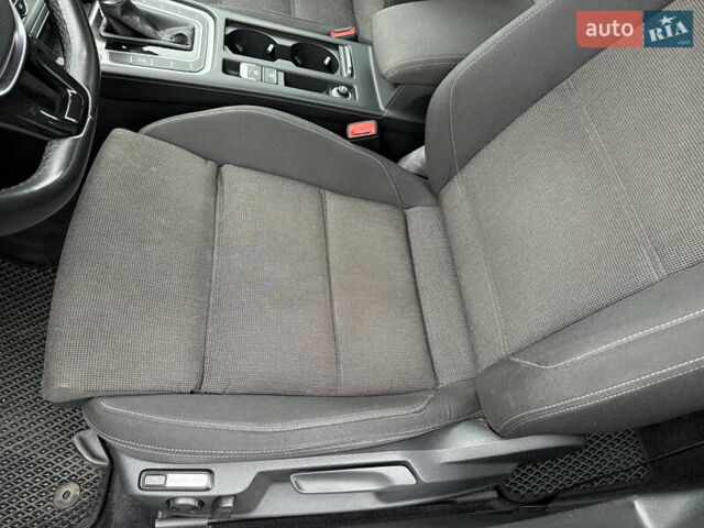 Черный Фольксваген Пассат, объемом двигателя 1.6 л и пробегом 253 тыс. км за 16259 $, фото 6 на Automoto.ua