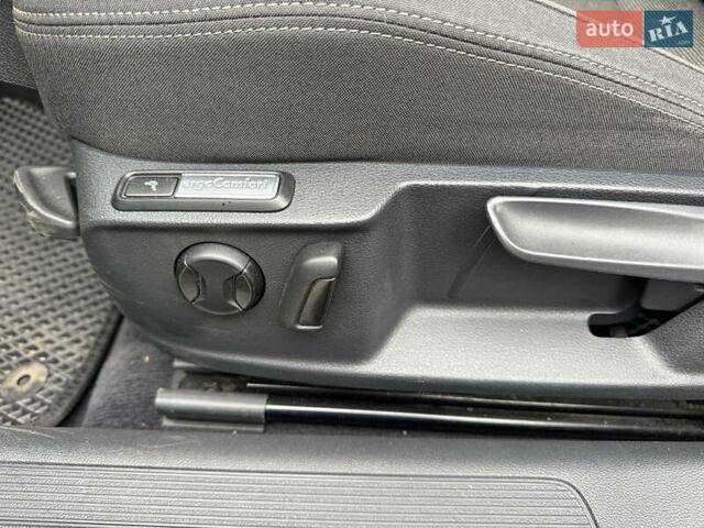 Черный Фольксваген Пассат, объемом двигателя 1.6 л и пробегом 253 тыс. км за 16259 $, фото 5 на Automoto.ua