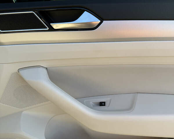 Черный Фольксваген Пассат, объемом двигателя 1.97 л и пробегом 223 тыс. км за 17100 $, фото 27 на Automoto.ua