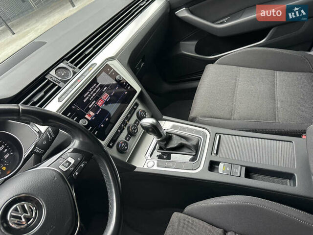 Фольксваген Пассат 2018 в Дубно на Automoto.ua Черный Фольксваген Пассат, объемом двигателя 2 л и пробегом 250 тыс. км за 16950 $, фото 48 на Automoto.ua