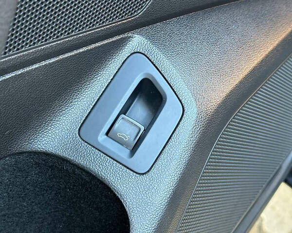 Черный Фольксваген Пассат, объемом двигателя 2 л и пробегом 190 тыс. км за 17200 $, фото 26 на Automoto.ua