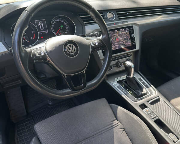 Фольксваген Пассат 2018 у Києві на Automoto.ua Чорний Фольксваген Пассат, об'ємом двигуна 1.97 л та пробігом 280 тис. км за 13900 $, фото 5 на Automoto.ua