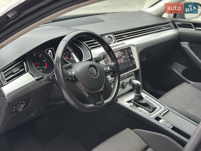 Фольксваген Пассат 2018 в Дубно на Automoto.ua Черный Фольксваген Пассат, объемом двигателя 2 л и пробегом 250 тыс. км за 16950 $, фото 46 на Automoto.ua