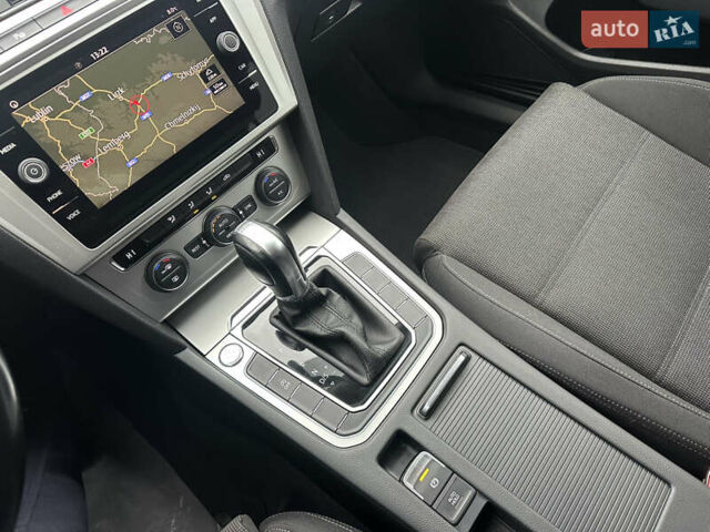 Фольксваген Пассат 2018 в Дубно на Automoto.ua Черный Фольксваген Пассат, объемом двигателя 2 л и пробегом 250 тыс. км за 16950 $, фото 54 на Automoto.ua