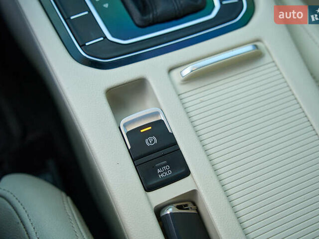 Чорний Фольксваген Пассат, об'ємом двигуна 2 л та пробігом 244 тис. км за 18500 $, фото 37 на Automoto.ua