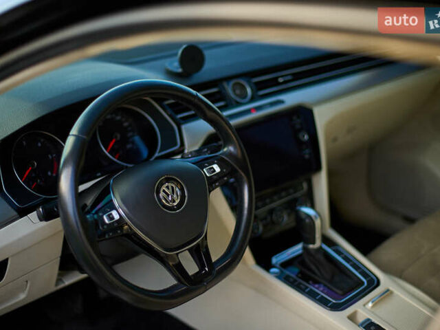 Чорний Фольксваген Пассат, об'ємом двигуна 2 л та пробігом 244 тис. км за 18500 $, фото 18 на Automoto.ua