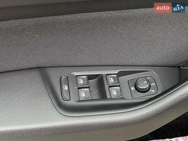 Черный Фольксваген Пассат, объемом двигателя 1.97 л и пробегом 214 тыс. км за 18999 $, фото 23 на Automoto.ua