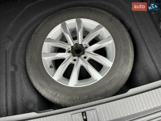 Черный Фольксваген Пассат, объемом двигателя 1.6 л и пробегом 253 тыс. км за 16259 $, фото 22 на Automoto.ua