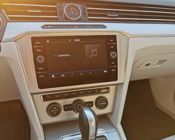 Черный Фольксваген Пассат, объемом двигателя 2 л и пробегом 210 тыс. км за 17199 $, фото 25 на Automoto.ua