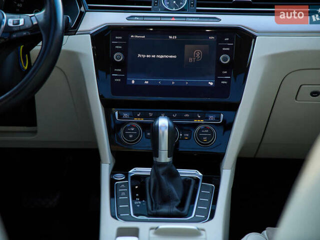 Чорний Фольксваген Пассат, об'ємом двигуна 2 л та пробігом 244 тис. км за 18500 $, фото 46 на Automoto.ua