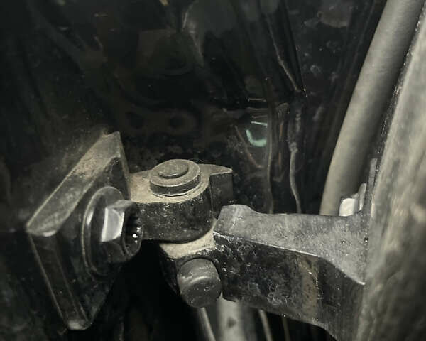 Черный Фольксваген Пассат, объемом двигателя 1.97 л и пробегом 281 тыс. км за 18099 $, фото 121 на Automoto.ua