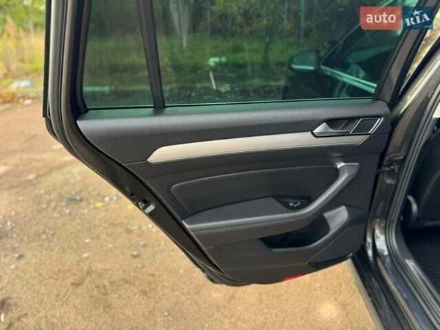 Чорний Фольксваген Пассат, об'ємом двигуна 1.97 л та пробігом 147 тис. км за 25999 $, фото 18 на Automoto.ua