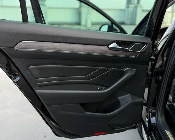 Черный Фольксваген Пассат, объемом двигателя 1.97 л и пробегом 129 тыс. км за 27000 $, фото 24 на Automoto.ua