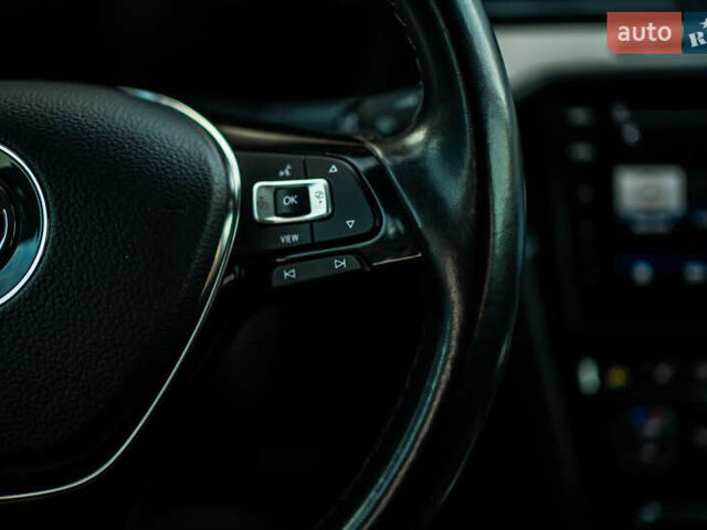 Черный Фольксваген Пассат, объемом двигателя 2 л и пробегом 215 тыс. км за 21700 $, фото 72 на Automoto.ua