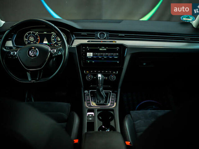 Черный Фольксваген Пассат, объемом двигателя 2 л и пробегом 215 тыс. км за 21700 $, фото 65 на Automoto.ua