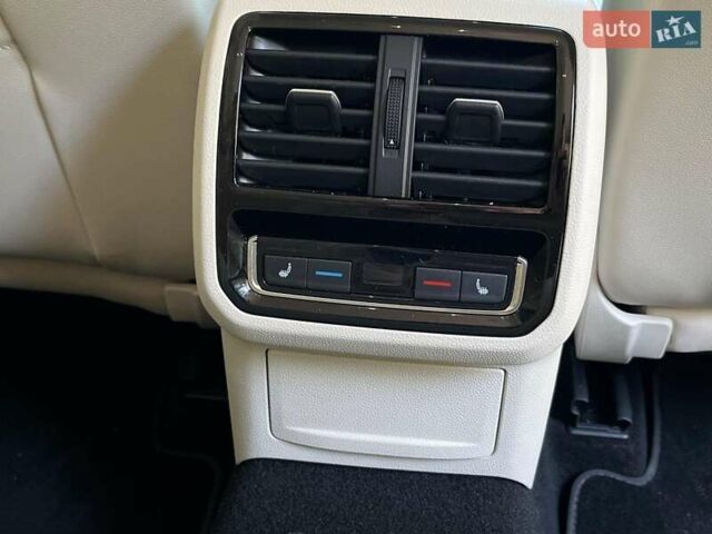 Чорний Фольксваген Пассат, об'ємом двигуна 2 л та пробігом 107 тис. км за 27440 $, фото 32 на Automoto.ua