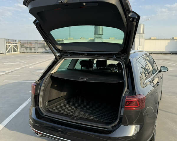 Черный Фольксваген Пассат, объемом двигателя 1.97 л и пробегом 129 тыс. км за 27000 $, фото 30 на Automoto.ua