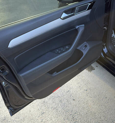 Чорний Фольксваген Пассат, об'ємом двигуна 1.97 л та пробігом 175 тис. км за 21900 $, фото 19 на Automoto.ua