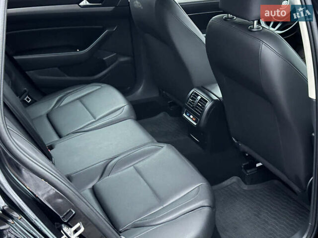 Чорний Фольксваген Пассат, об'ємом двигуна 1.97 л та пробігом 262 тис. км за 15700 $, фото 22 на Automoto.ua