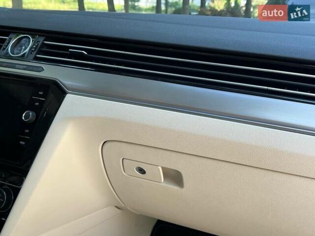 Чорний Фольксваген Пассат, об'ємом двигуна 2 л та пробігом 107 тис. км за 27440 $, фото 35 на Automoto.ua