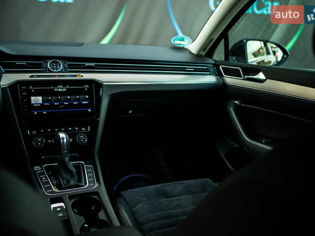 Черный Фольксваген Пассат, объемом двигателя 2 л и пробегом 215 тыс. км за 21700 $, фото 67 на Automoto.ua