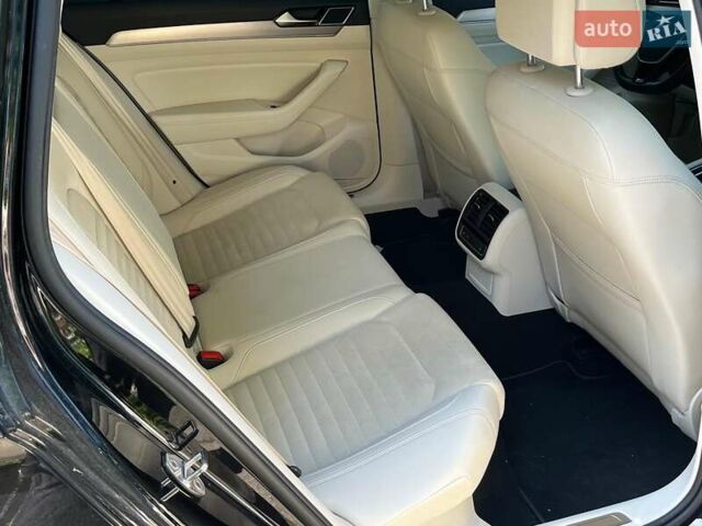 Чорний Фольксваген Пассат, об'ємом двигуна 2 л та пробігом 107 тис. км за 27440 $, фото 31 на Automoto.ua