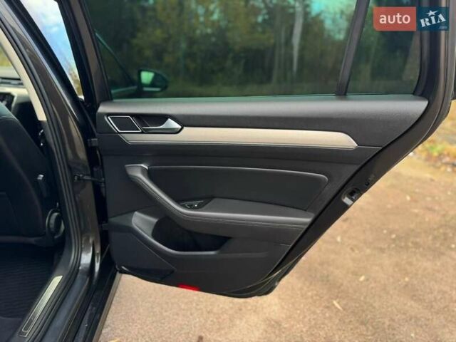 Чорний Фольксваген Пассат, об'ємом двигуна 1.97 л та пробігом 147 тис. км за 25999 $, фото 26 на Automoto.ua