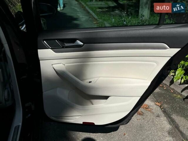 Чорний Фольксваген Пассат, об'ємом двигуна 2 л та пробігом 107 тис. км за 27440 $, фото 30 на Automoto.ua