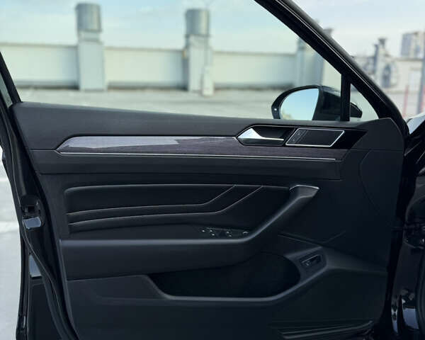 Черный Фольксваген Пассат, объемом двигателя 1.97 л и пробегом 129 тыс. км за 27000 $, фото 25 на Automoto.ua