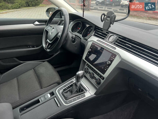 Черный Фольксваген Пассат, объемом двигателя 1.97 л и пробегом 250 тыс. км за 18400 $, фото 18 на Automoto.ua