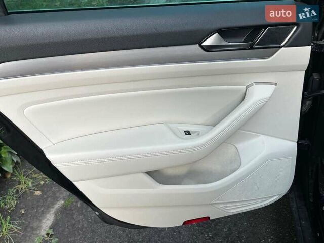 Чорний Фольксваген Пассат, об'ємом двигуна 2 л та пробігом 107 тис. км за 27440 $, фото 28 на Automoto.ua