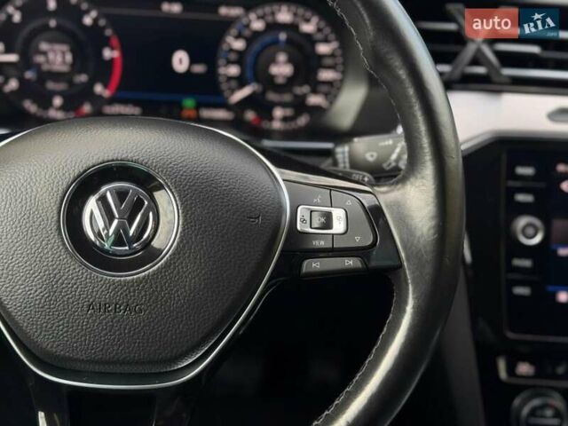 Чорний Фольксваген Пассат, об'ємом двигуна 1.97 л та пробігом 147 тис. км за 25999 $, фото 11 на Automoto.ua