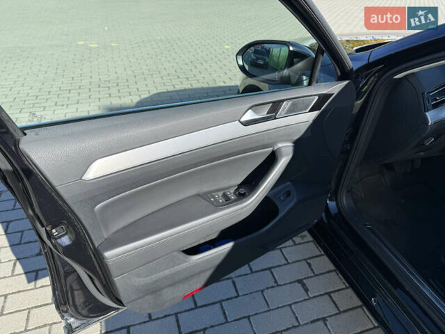 Чорний Фольксваген Пассат, об'ємом двигуна 2 л та пробігом 274 тис. км за 17650 $, фото 13 на Automoto.ua