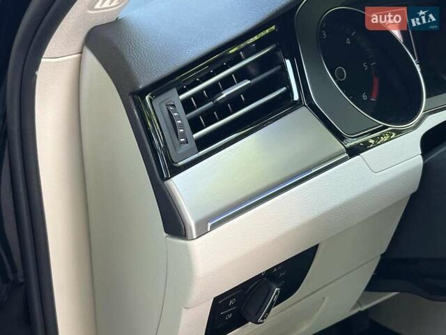 Чорний Фольксваген Пассат, об'ємом двигуна 2 л та пробігом 107 тис. км за 27440 $, фото 19 на Automoto.ua