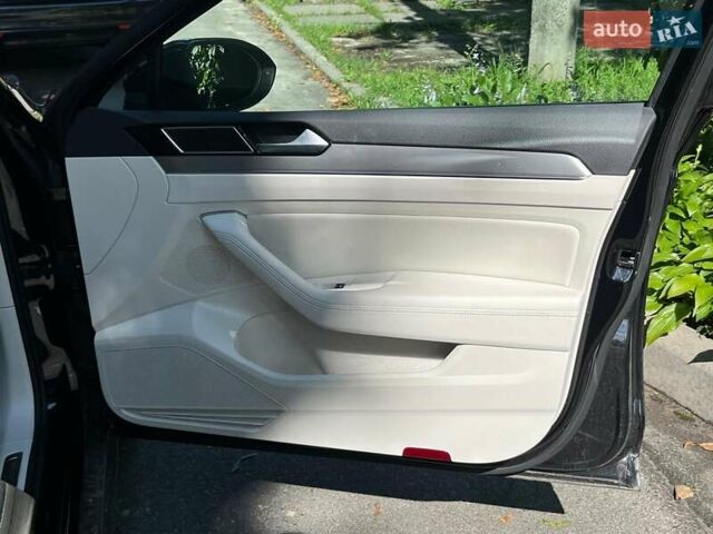 Чорний Фольксваген Пассат, об'ємом двигуна 2 л та пробігом 107 тис. км за 27440 $, фото 33 на Automoto.ua