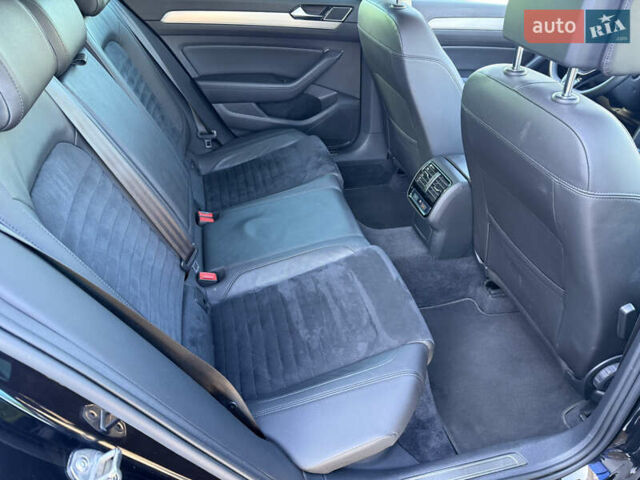 Чорний Фольксваген Пассат, об'ємом двигуна 2 л та пробігом 274 тис. км за 17650 $, фото 22 на Automoto.ua