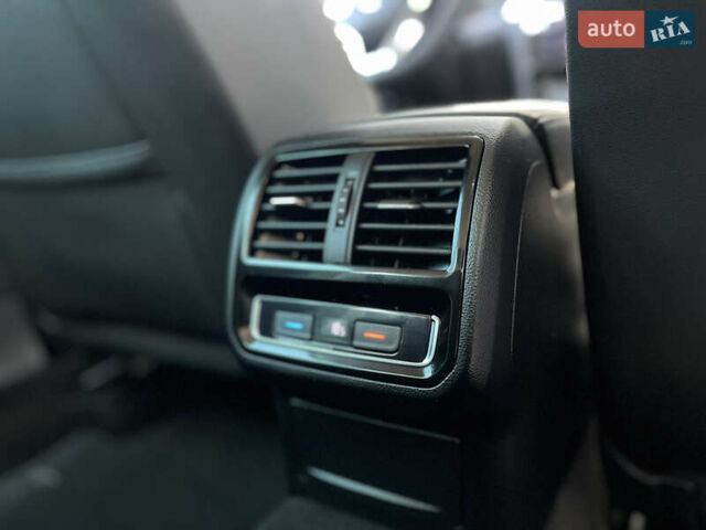 Черный Фольксваген Пассат, объемом двигателя 2 л и пробегом 188 тыс. км за 21998 $, фото 26 на Automoto.ua