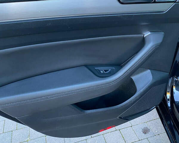 Черный Фольксваген Пассат, объемом двигателя 2 л и пробегом 235 тыс. км за 19771 $, фото 27 на Automoto.ua