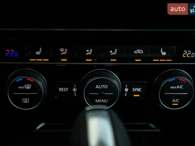 Черный Фольксваген Пассат, объемом двигателя 2 л и пробегом 215 тыс. км за 21700 $, фото 83 на Automoto.ua