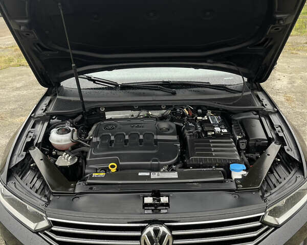 Черный Фольксваген Пассат, объемом двигателя 1.97 л и пробегом 281 тыс. км за 18099 $, фото 87 на Automoto.ua