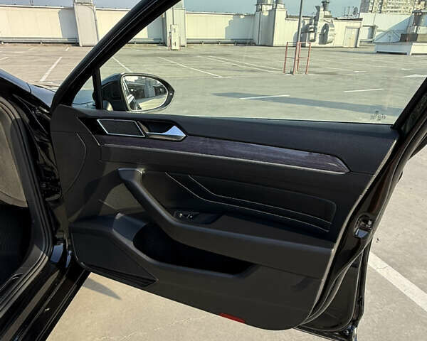 Черный Фольксваген Пассат, объемом двигателя 1.97 л и пробегом 129 тыс. км за 27000 $, фото 39 на Automoto.ua