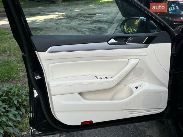 Чорний Фольксваген Пассат, об'ємом двигуна 2 л та пробігом 107 тис. км за 27440 $, фото 17 на Automoto.ua