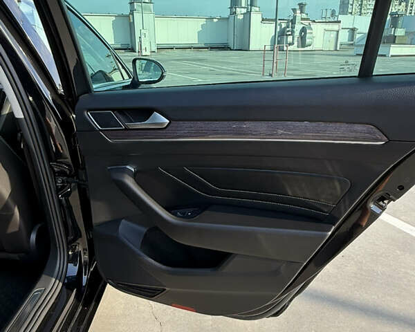 Черный Фольксваген Пассат, объемом двигателя 1.97 л и пробегом 129 тыс. км за 27000 $, фото 38 на Automoto.ua